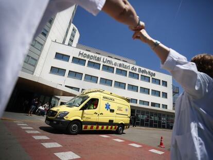 Protesta de professionals i usuaris de l'hospital de Bellvitge.