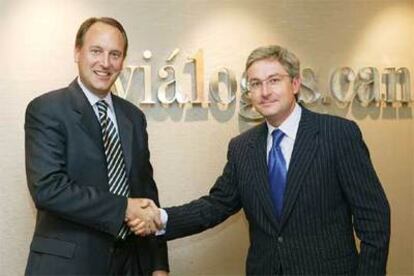 Enrique Goñi, director de Caja Navarra, junto a Craig Hevey, <i>managing director </i>de Wachovia.
