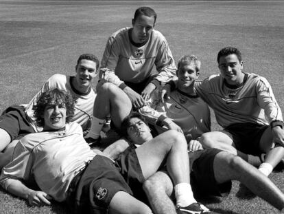 De izquierda a derecha, Puyol, Nano, Reina, Valdés, Gabri y Xavi en 2000.