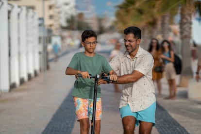 El joven necesita sentirse capaz, libre y autónomo para poder explorar con independencia nuevas experiencias.