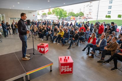 El candidato del PSOE a la presidencia de la Comunidad de Madrid, Juan Lobato, interviene en el cierre de campaña electoral.