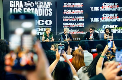 La banda, en rueda de prensa en México.