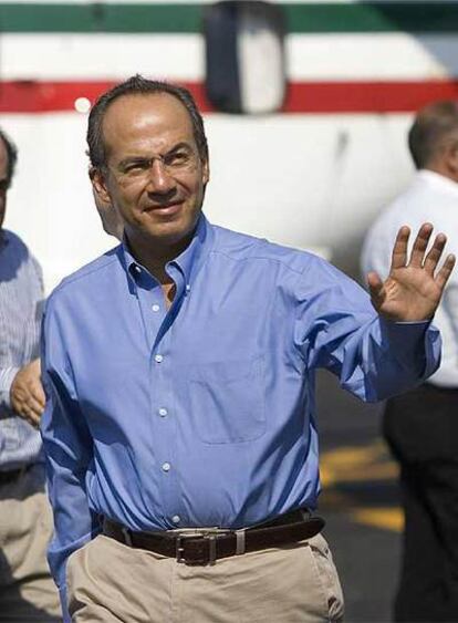 Calderón saluda a su llegada la ciudad mexicana de Campeche