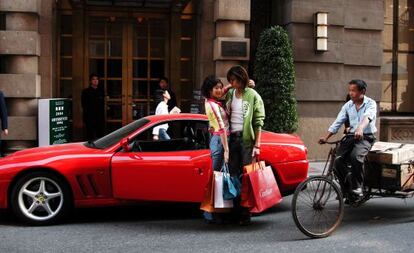 Jovens ricos em Xangai. / JACQUES LANGE (Paris Match-Getty Images)