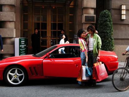 Jovens ricos em Xangai. / JACQUES LANGE (Paris Match-Getty Images)