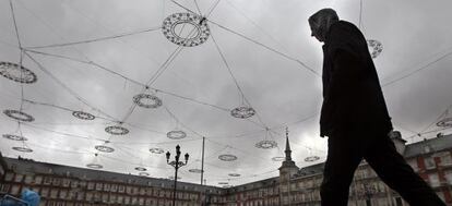 Alumbrado navideño en la plaza Mayor de Madrid en 2010.