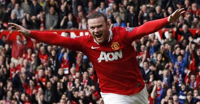 El jugador del Manchester United Wayne Rooney celebra un gol ante el West Bromwich, durante un partido de la liga inglesa en Old Trafford.