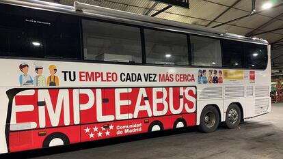 La Comunidad fleta una oficina de empleo sobre ruedas para dar servicio a 25.000 vecinos de la Sierra Norte.