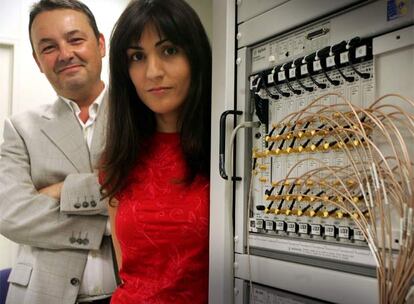 José Capmany e Ivana Gasulla en su centro de trabajo de la Politécnica de Valencia.