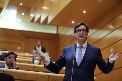 El ministro de Sanidad, Salvador Illa, interviene durante la sesión de control celebrada este martes en el Senado. EFE/Juanjo Martín