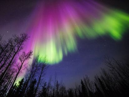 El n&uacute;cleo de hierro de la Tierra hace posible su campo magn&eacute;tico que a su vez es responsable de las auroras polares