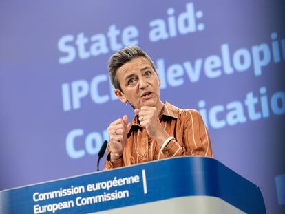 La comisaria danesa de Competencia, Margrethe Vestager, se ha tomado una "excedencia" en Bruselas para centrarse en su candidatura al BEI