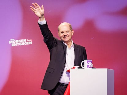 O próximo premiê alemão, Olaf Scholz, neste sábado no congresso dos jovens social-democratas em Frankfurt.