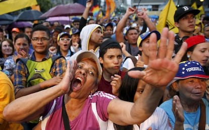 Seguidores de la oposición en un evento electoral en Caracas.