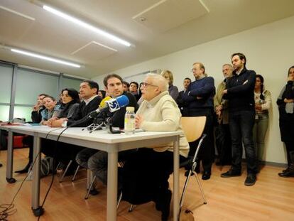 Dirigentes críticos del PSE alavés, durante su comparecencia en Vitoria.