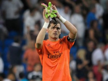 Casillas, durante un partido de Liga en el Bernabéu.