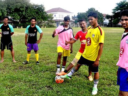 Miembros del Rohingya Footbal Club, en Kuala Lumpur (Malasia).