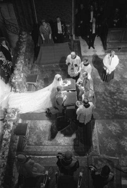 El entonces príncipe Juan Carlos contrajo matrimonio con Sofía de Grecia en la Iglesia de San Dionisio de Atenas el 14 de mayo de 1962.