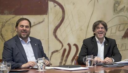 Oriol Junqueras, junto a Carles Puigdemont en el Consell Executiu de hoy.