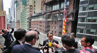 Artur Mas, el viernes en Nueva York atendiendo a la prensa.