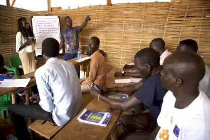 Sesión de #Defyhatenow y CEPO sobre discursos de odio organizada en un Sitio de Protección de Civiles en Juba.