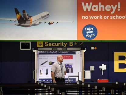 Carteles de Thomas Cook en el aeropuerto de Manchester