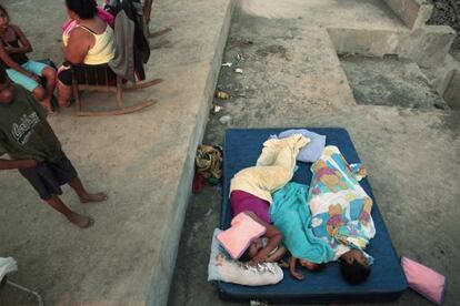 La gente duerme en la calle ante el riesgo de terremotos en Managua