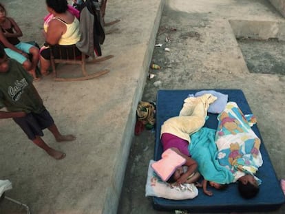 La gente duerme en la calle ante el riesgo de terremotos en Managua