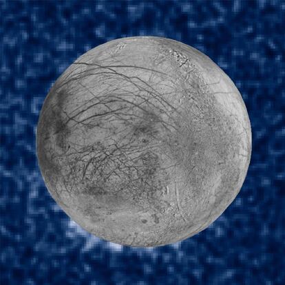 Imagen cedida por la NASA de la luna helada Europa, del planeta J&uacute;piter. 