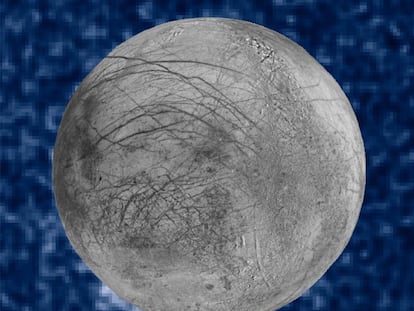 Imagen cedida por la NASA de la luna helada Europa, del planeta J&uacute;piter. 