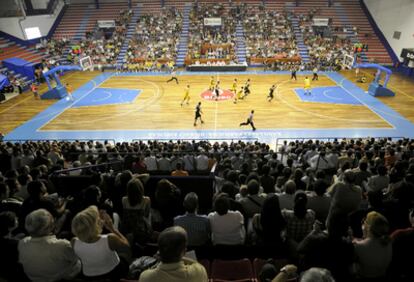 El Bizkaia BB y el Khimki jugaron ayer el último partido de baloncesto en La Casilla.