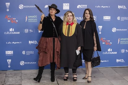 Ximena, María José y Mariana Cuevas, hijas del pintor José Luis Cuevas.