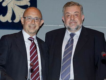 Cristóbal Montoro, del PP, (izquierda), con Octavio Granado, secretario de Estado de Seguridad Social.