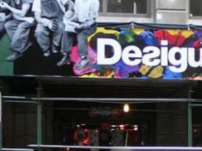 Fachada de la tienda de Desigual en Broadway