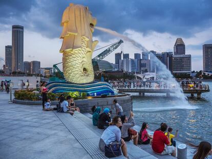 La escultura de el Merlion, en Marina Bay, uno de los iconos de Singapur. 
 
