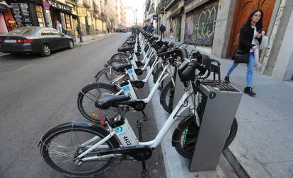 Estación de Bicimad en el barrio de Chueca.