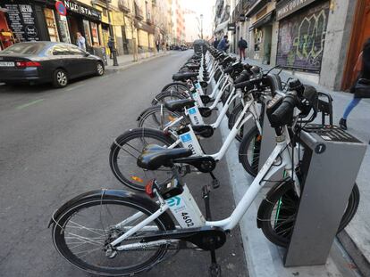 Estación de Bicimad en el barrio de Chueca.