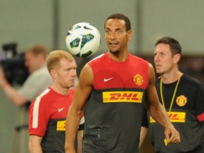 Rio Ferdinand, en un entrenamiento, en Shangai el pasado día 24.