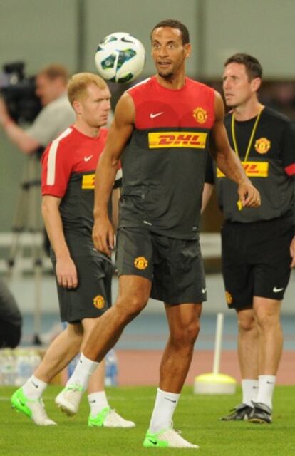 Rio Ferdinand, en un entrenamiento, en Shangai el pasado día 24.