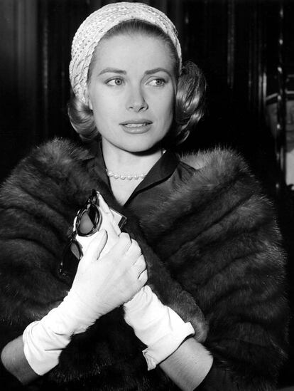 Grace Kelly, icono de moda, actriz y princesa, fue una de las más influyentes en el estilo del siglo XX. Abanderada del new look de Dior se dejaba ver en alguna ocasión con turbantes.