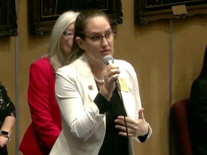 Eva Burch durante su intervención en el Senado de Arizona el 18 de marzo 2024.