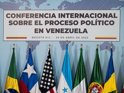 Banderas de algunos de los países participantes en la conferencia internacional sobre Venezuela celebrada la semana pasada en  Bogotá.