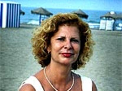 Carmen Alborch, en la playa de Las Arenas, en Valencia.