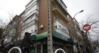 Edificio de viviendas en la calle de Emilio Ferrari de Madrid, propiedad de la Sareb.