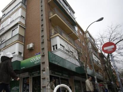 Edificio de viviendas en la calle de Emilio Ferrari de Madrid, propiedad de la Sareb.