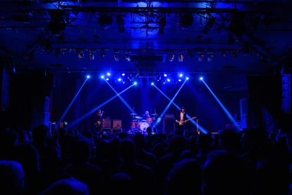 La banda británica Band of Skulls, durante su actuación en La Riviera, en febrero de 2015.