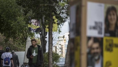 Diferents cartells electorals a Barcelona.