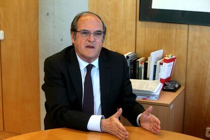 Ángel Gabilondo, portavoz socialista en la Asamblea de Madrid, durante una entrevista en su despacho.
