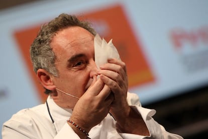 21/02/2011. El chef de elBulli, Ferran Adrià, durante la inauguración del Fórum Gastronómico de Girona, donde anunció que esa era su última demostración pública de cocina.