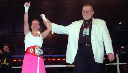 María Jesús Rosa, tras proclamarse campeona del título europeo del peso mosca en 2002.